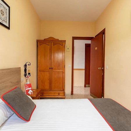 Oyo Hostal El Paisano Utrera Esterno foto
