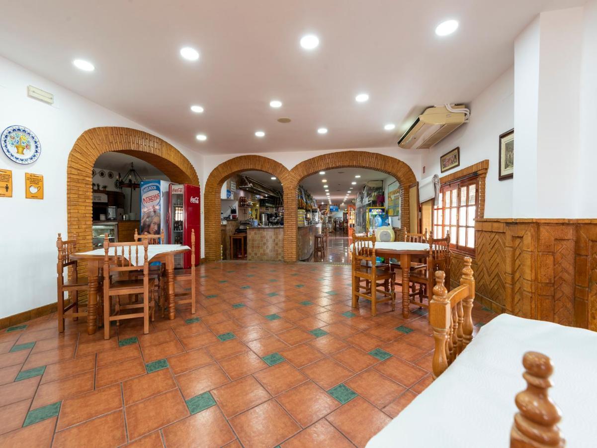Oyo Hostal El Paisano Utrera Esterno foto