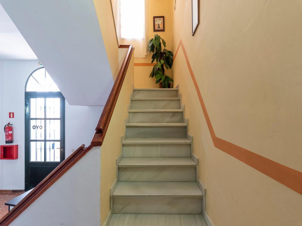 Oyo Hostal El Paisano Utrera Esterno foto