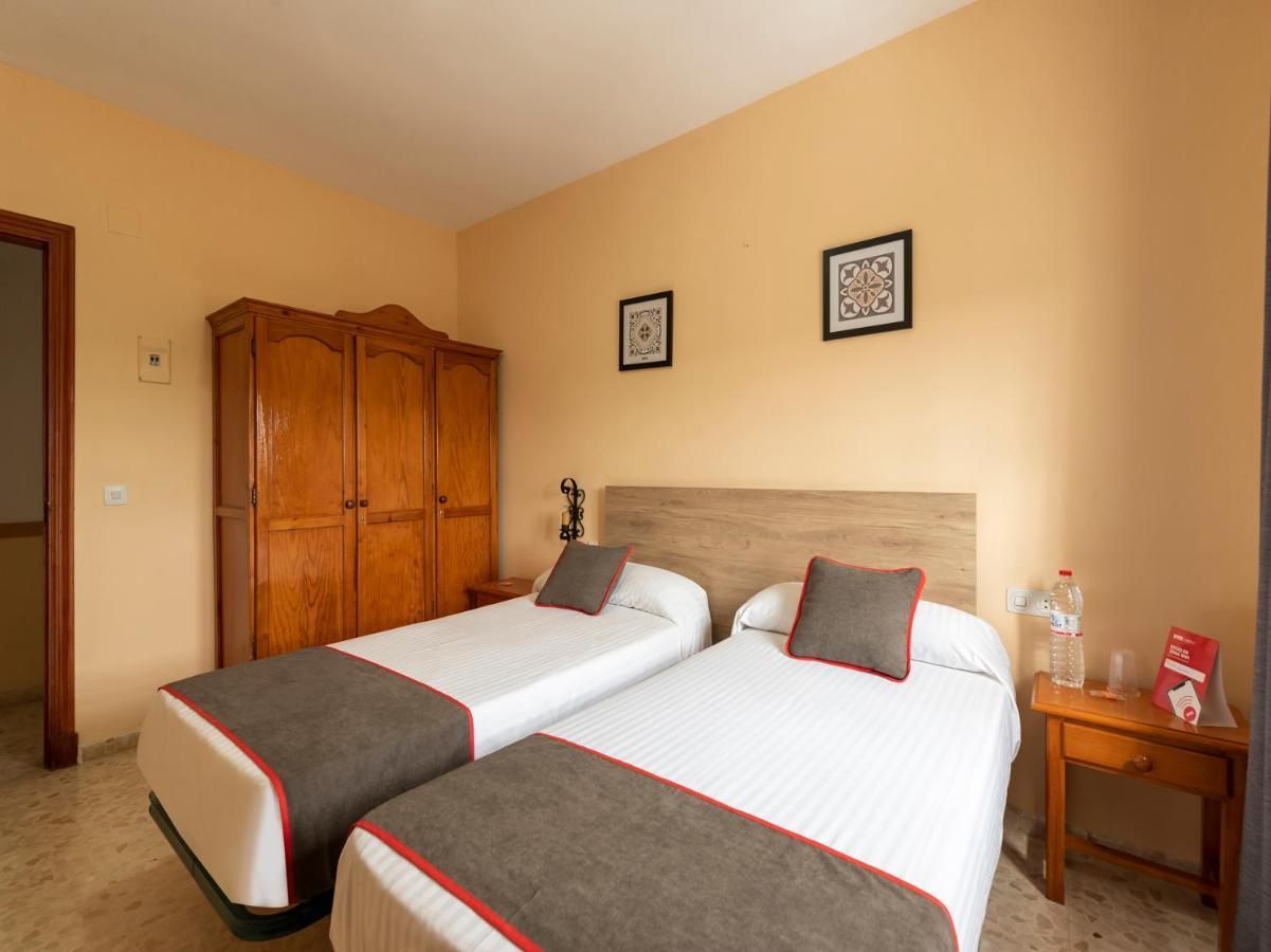 Oyo Hostal El Paisano Utrera Esterno foto