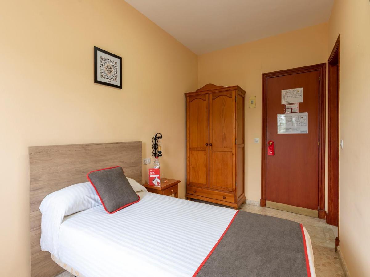 Oyo Hostal El Paisano Utrera Esterno foto