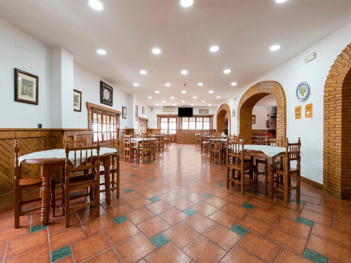 Oyo Hostal El Paisano Utrera Esterno foto