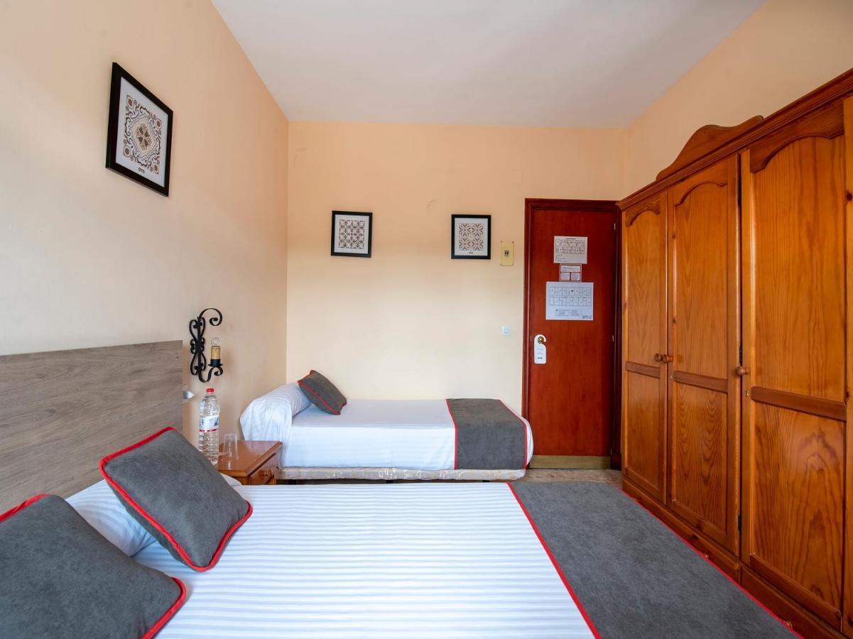Oyo Hostal El Paisano Utrera Esterno foto